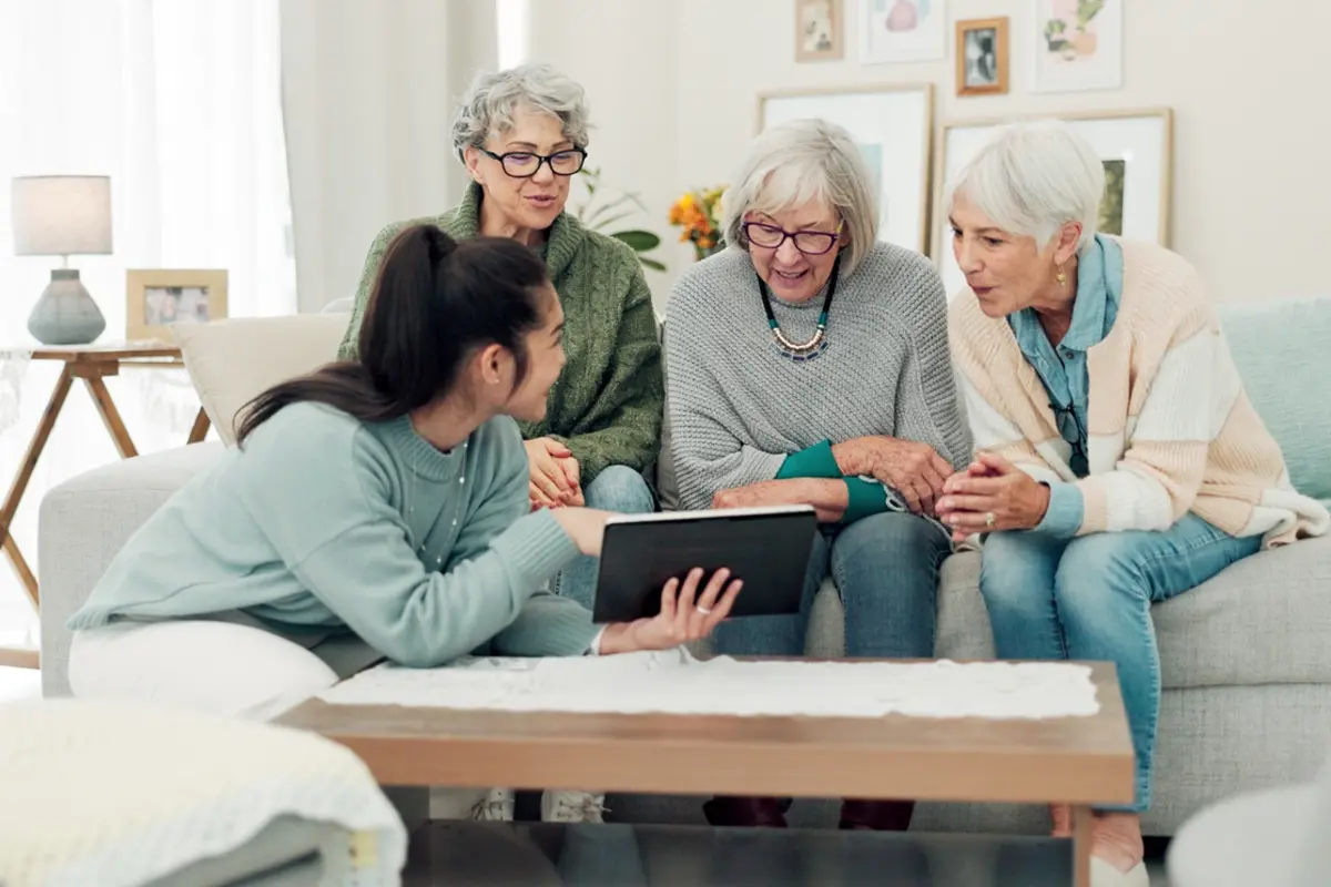 signs-its-time-for-memory-care-north-palm-beach Senior and caregiver reviewing a checklist; text overlay reads “Top signs it’s time for memory care in North Palm Beach.